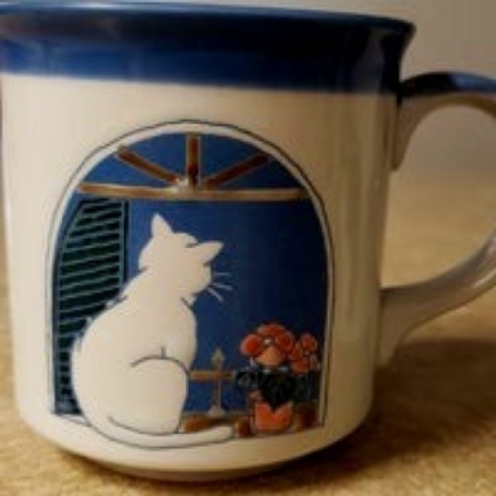 Pristine Otagiri cat mugs with red geraniums